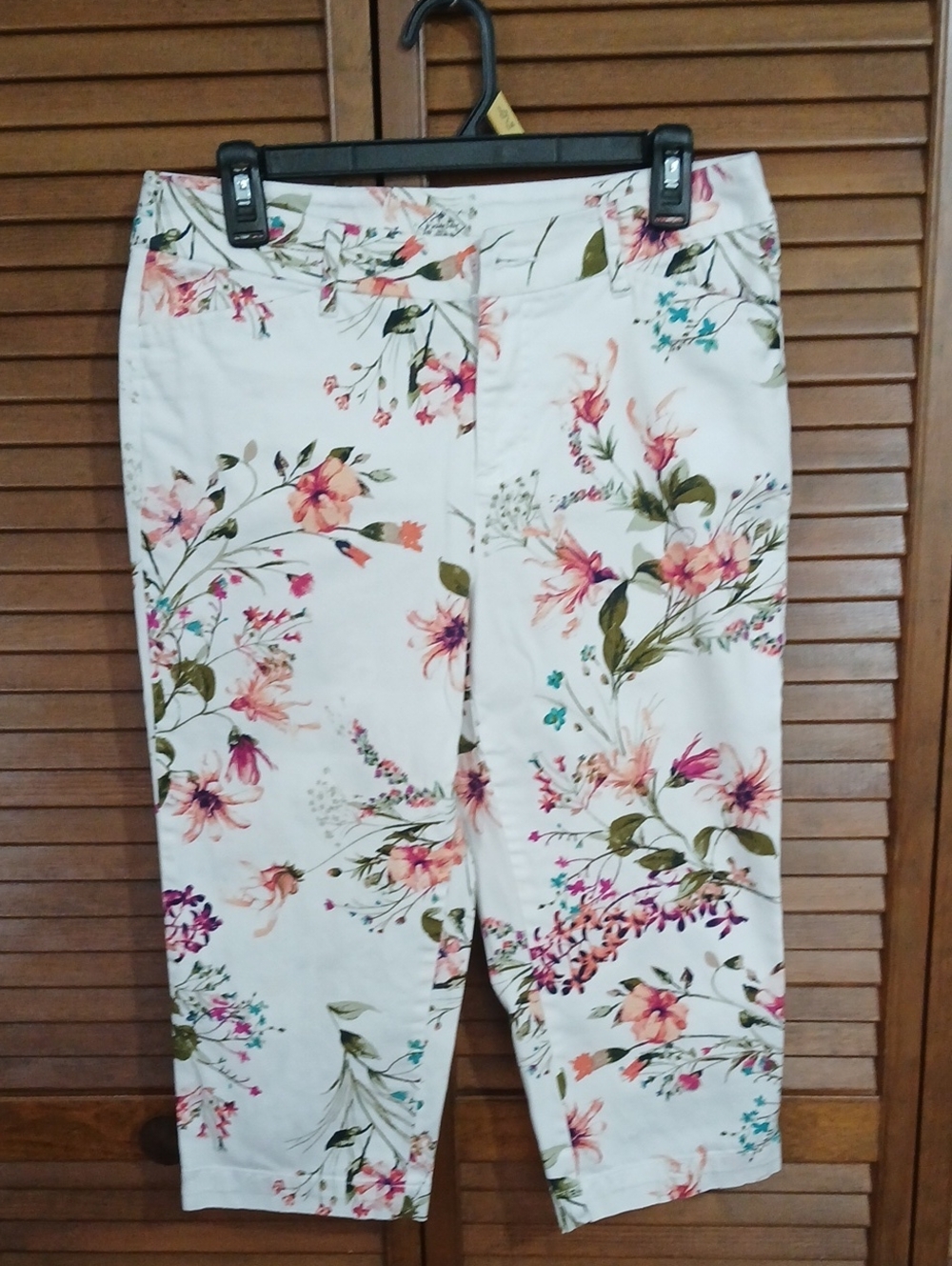 St. John's Bay White Capri Pants with Pink & Green Floral Print
